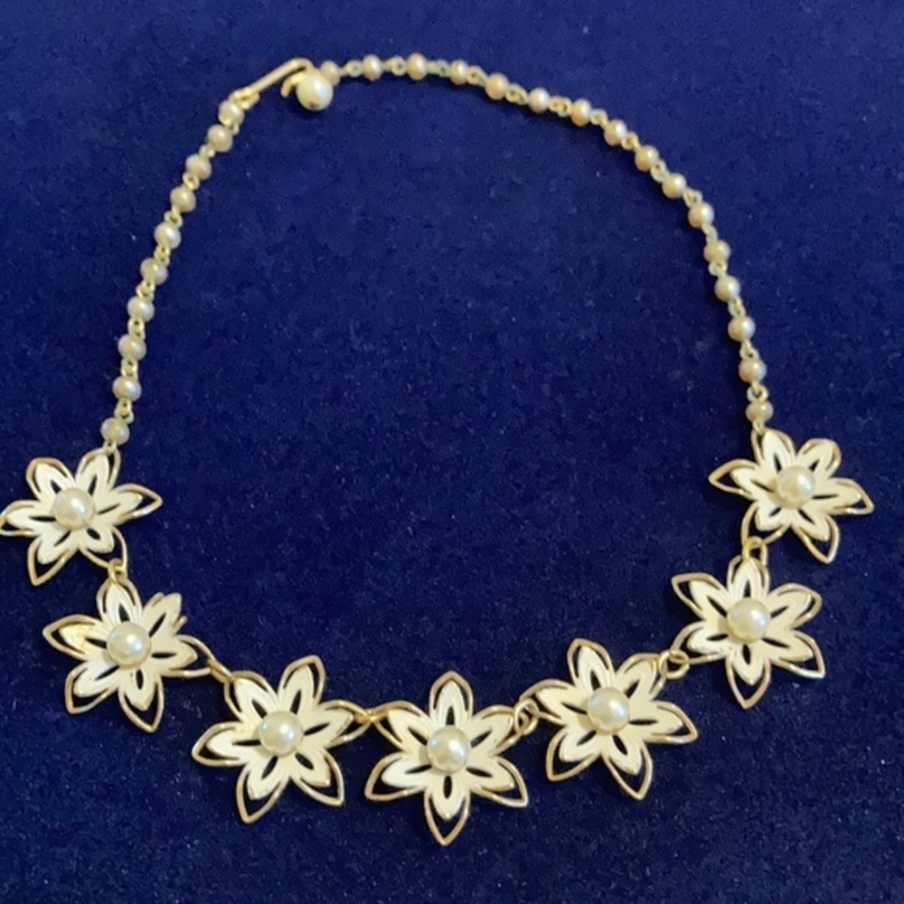 Vintage Delicate gold tone white floral and faux pearl choker